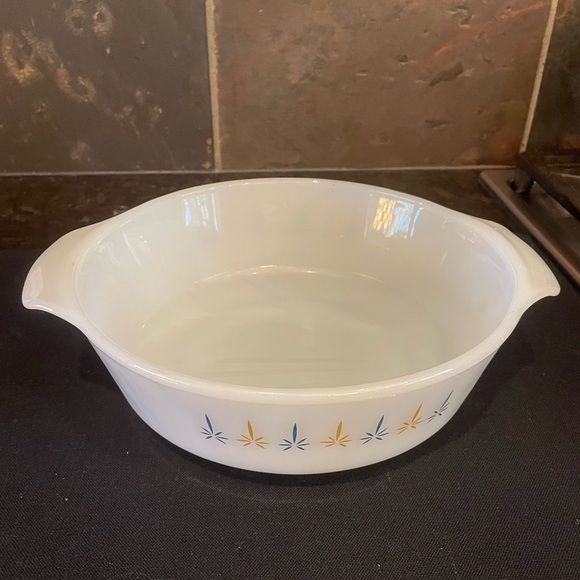 Vintage Fire King Anchor Hocking Candle Glow 1 1/2 QT Casserole Dish & Lid (USA) - Picture 4 of 10